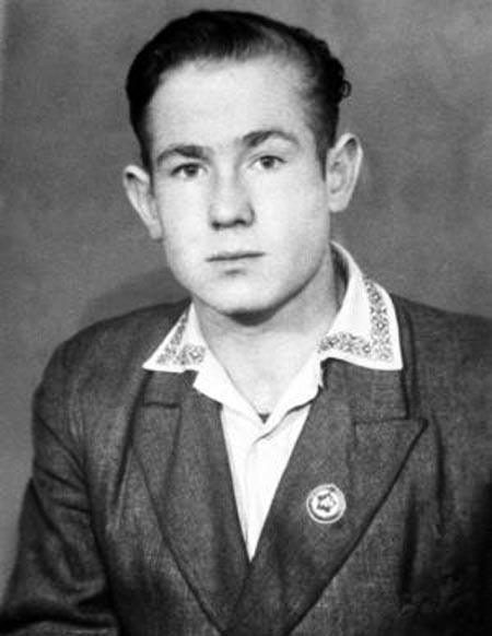 Алексей Леонов в юности