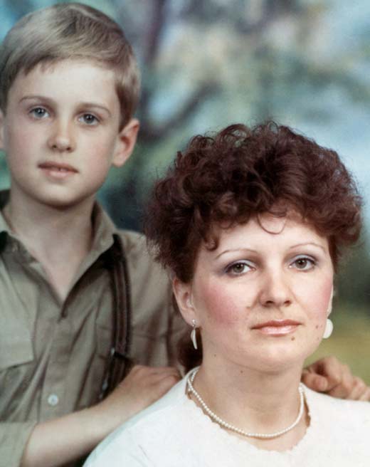 Алексей Комашко в детстве с мамой