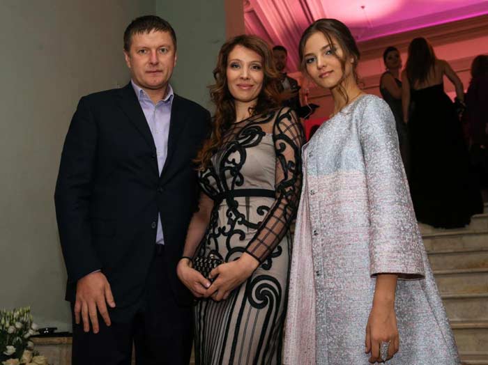 Алеся Кафельникова с родителями