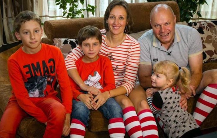 Амина Зарипова и Алексей Кортнев с детьми