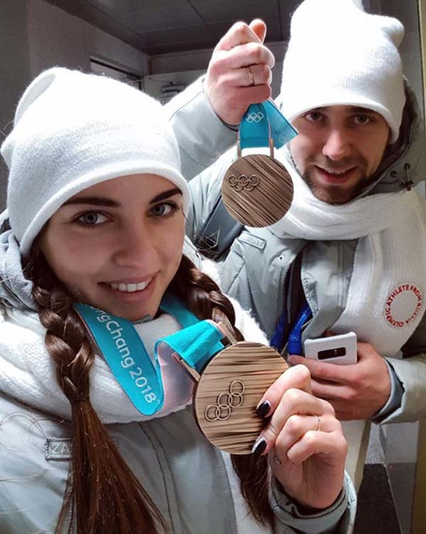 Анастасия Брызгалова и Александр Крушельницкий с медалями Олимпиады 2018