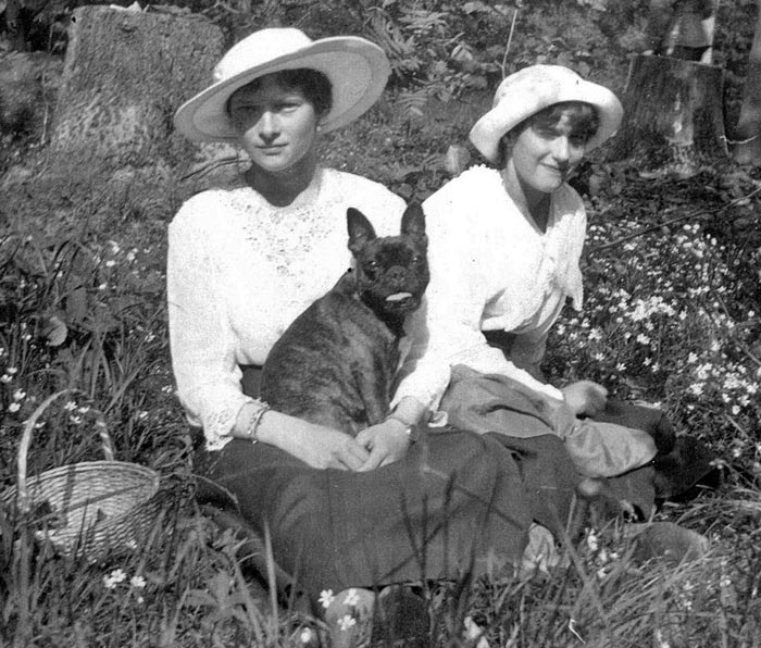 Великие княжны Анастасия Николаевна и Татьяна Николаевна 1917 год