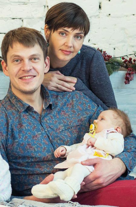 Андрей Исаенко с женой и дочерью