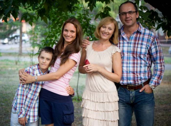 Давид Бродский с женой и детьми