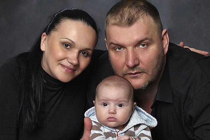 Дмитрий Быковский-Ромашов с женой Натальей и дочерью