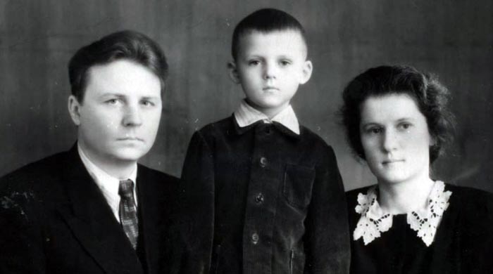 Егор Лигачев с женой и сыном