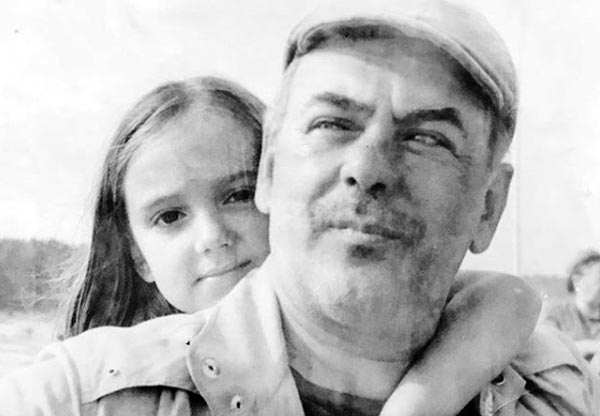 Елизавета Мазуркевич в детстве с отцом