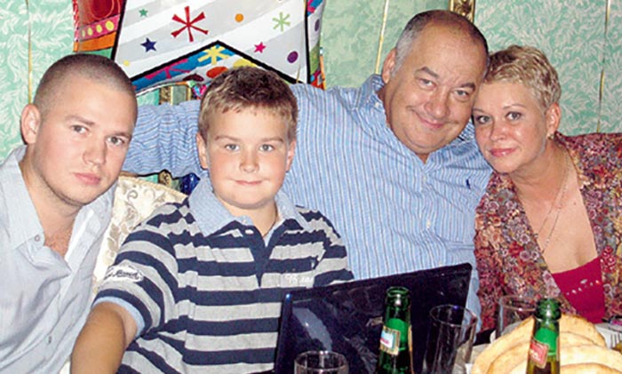 Игорь Маменко с женой и сыновьями