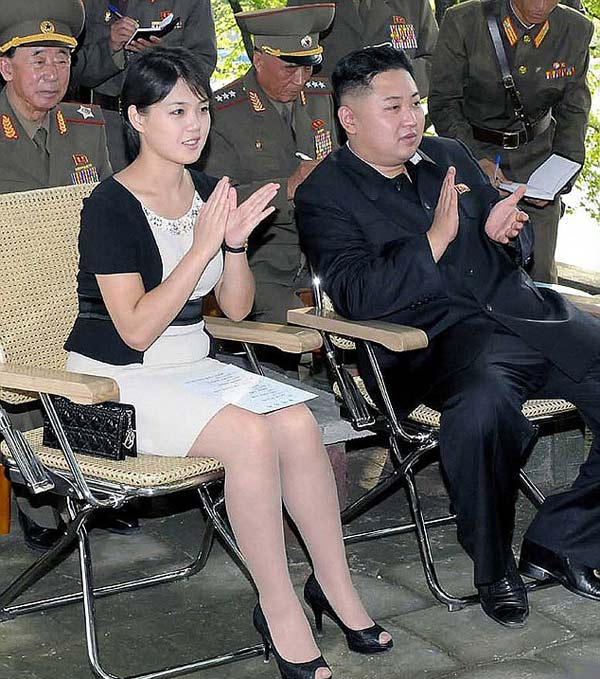 Ким Чен Ын с женой Ли Соль Чжу 5