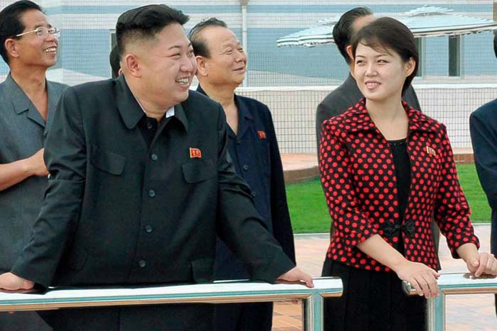 Ким Чен Ын с женой Ли Соль Чжу 3