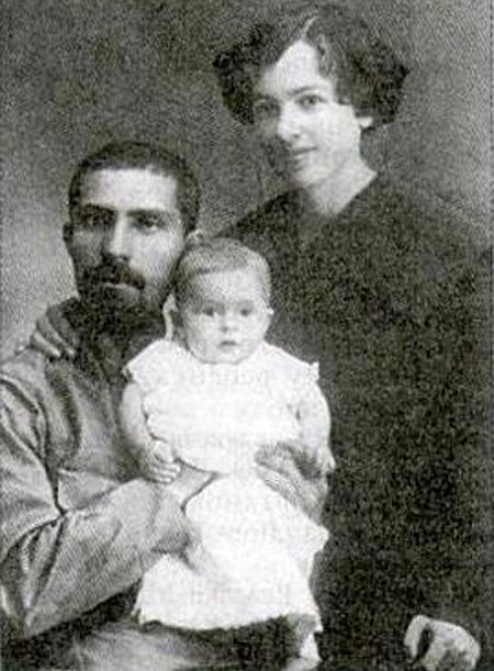 Лазарь Каганович с женой и дочерью
