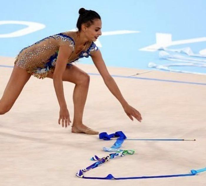 Линой Ашрам уронила ленту на Олимпиаде в Токио