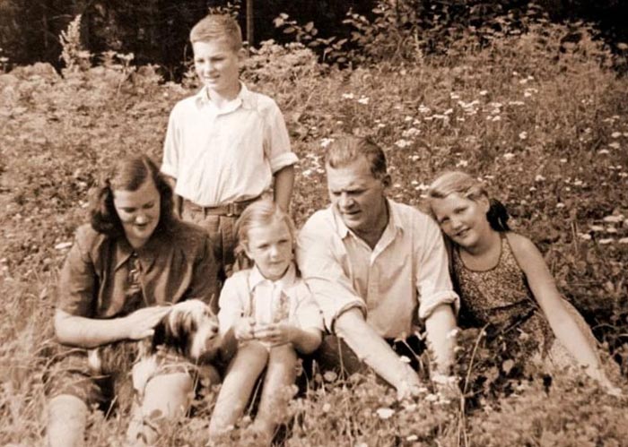 Михаил Державин старший с женой и детьми