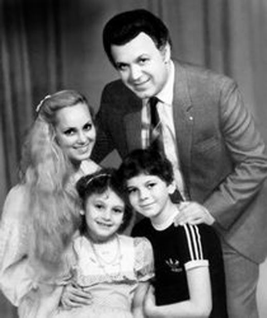 Нелли Кобзон с мужем и детьми