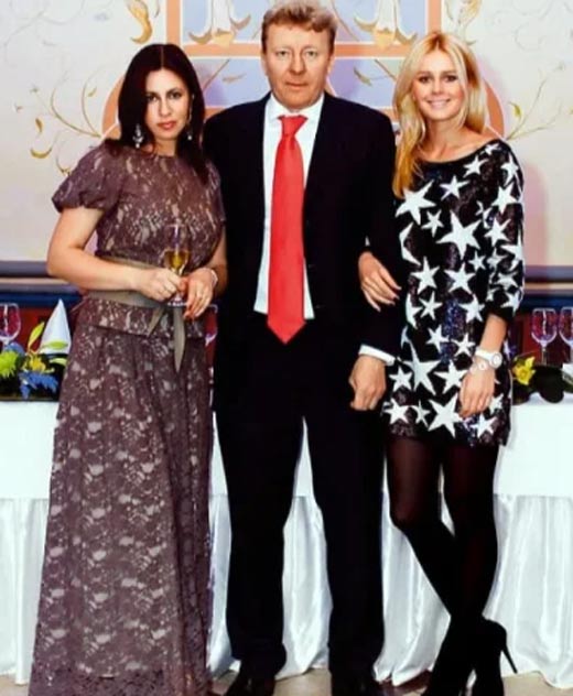 Олег Кузнецов с женой и дочерью