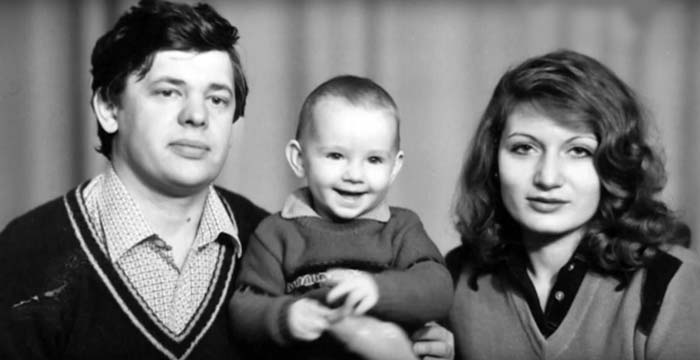 Ольга Красько в детстве с родителями