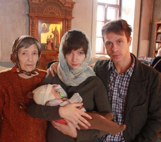Павел Деревянко и Дарья Мясищева с дочерью Александрой