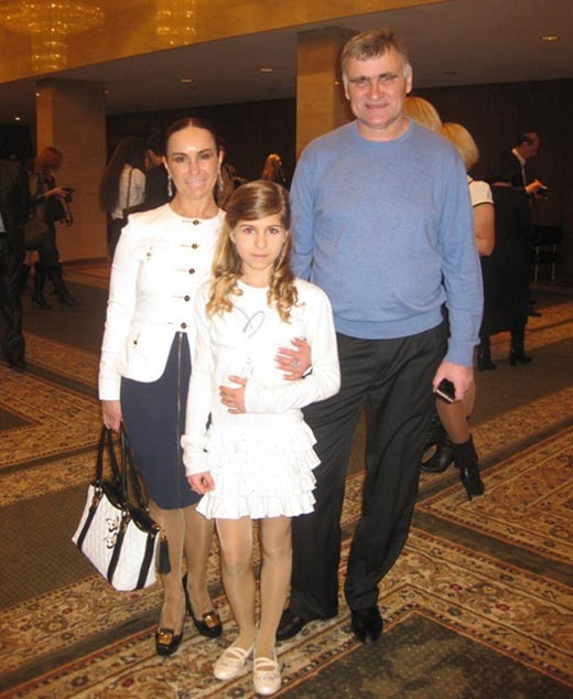 Стелла Захарова и Виктор Хлус с дочерью