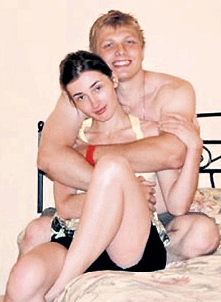 Сын Татьяны Назаровой Иван с женой Настей