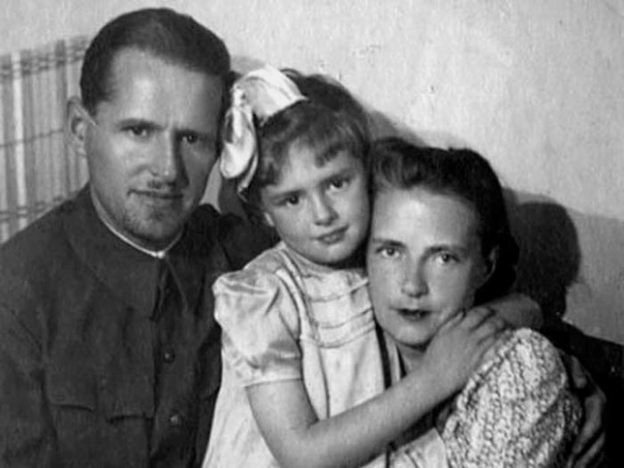 Варвара Мясникова и Сергей Васильев с дочерью