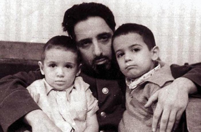 Виктор Ардов с сыновьями