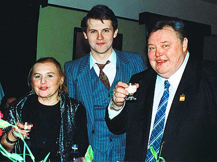 Вячеслав Невинный и Нина Гуляева с сыном
