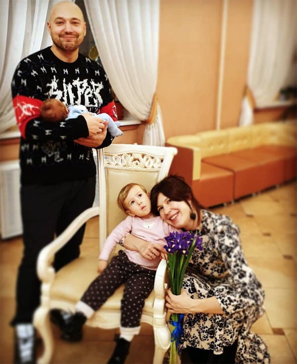 Владимир Маркони с женой и детьми