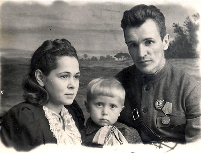 Зиновий Колобанов с женой и сыном