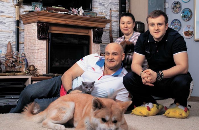 Алексей Огурцов с женой и сыном
