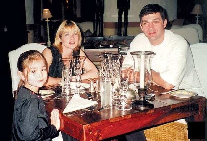 Анастасия Шубская в детстве с родителями