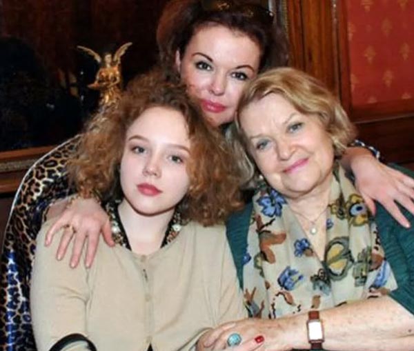 Анастасия Талызина мать Ксения Хаирова бабушка Валентина Талызина