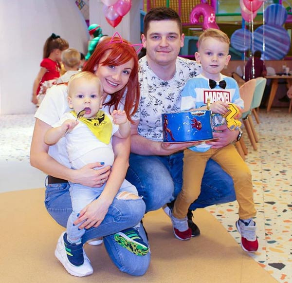 Екатерина Радченко с мужем и детьми