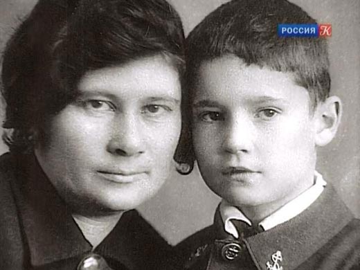 Эльдар Рязанов с мамой
