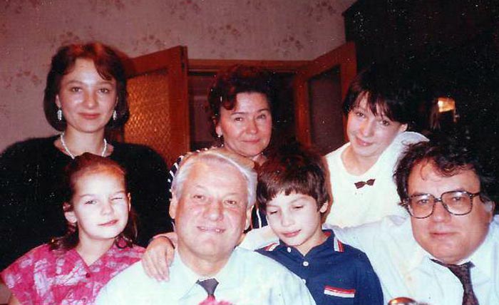 Елена Окулова с семьей