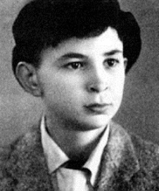 Илья Олейников в юности