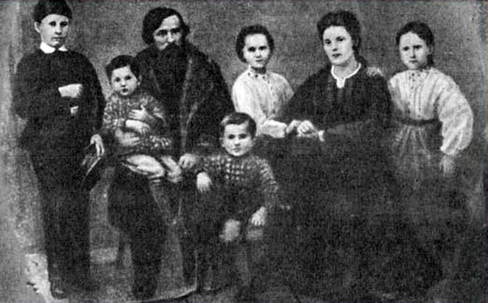Константин Ушинский с семьей