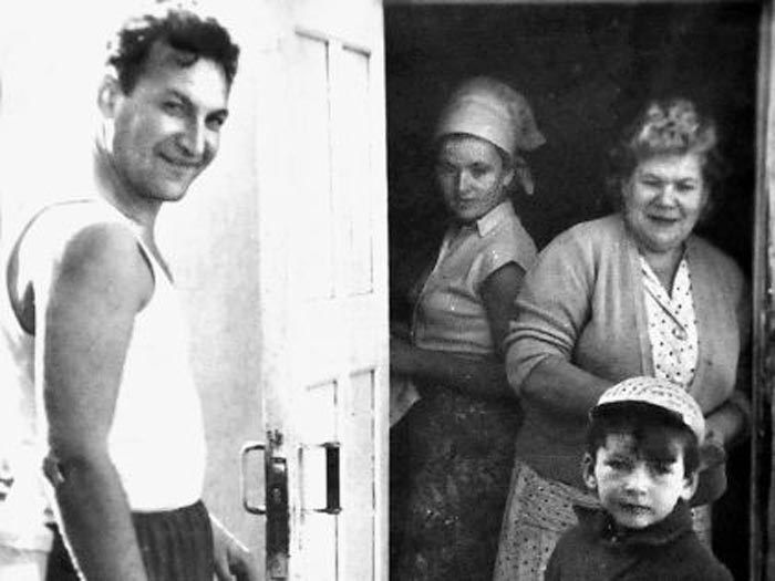 Лев Поляков с женой и сыном