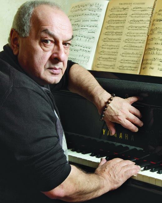 пианист Левон Оганезов