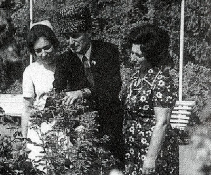 Махмуд Эсамбаев с женой и дочерью