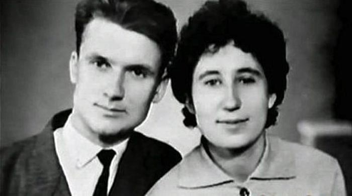 Андрей Чикатило и жена Фаина Одначева