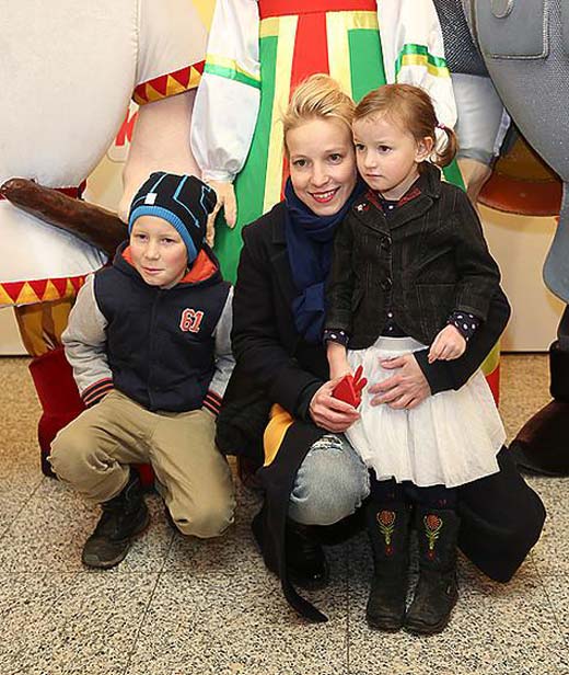 Мария Шалаева с детьми