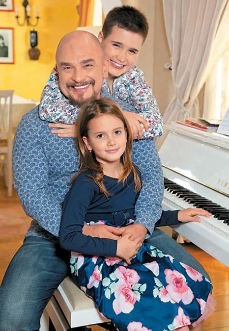 Сергей Трофимов с детьми