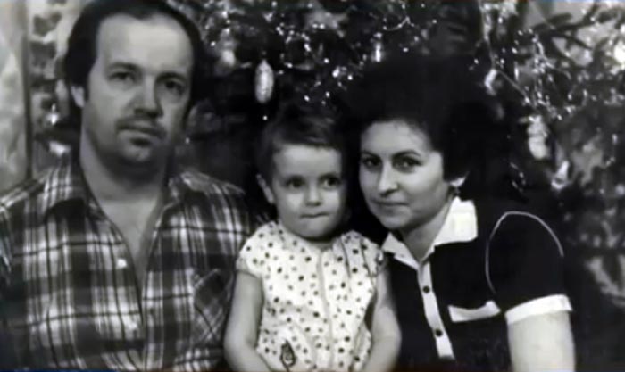 Станислав Ярушин в детстве с родителями