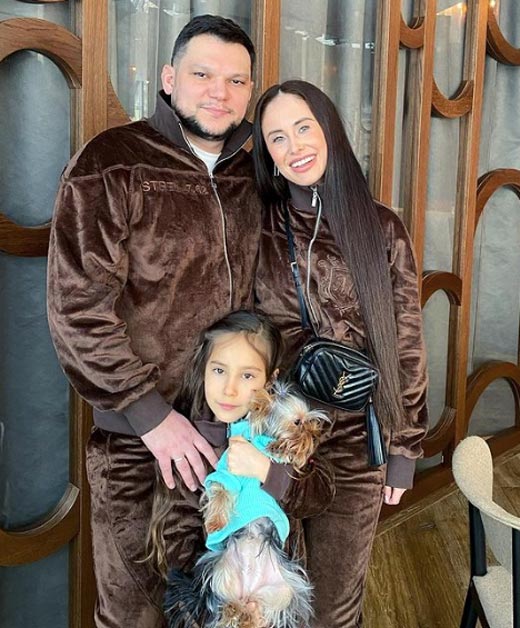 Илана Юрьева с мужем и дочерью