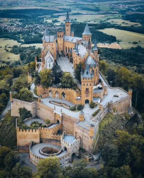 17 удивительных замков мира