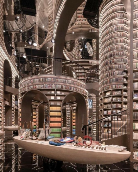 Книжный магазин прямиком из научно-фантастического фильма. Этот бесконечный книжный дворец действительно существует!
