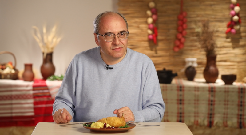С корочкой, начинкой и отменным вкусом: секреты котлеты по-киевски